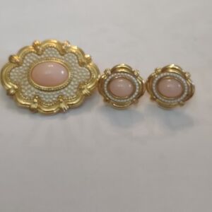 Vintage women's clip on earrings and brooch set REASONABLE OFFERS ACCEPTED